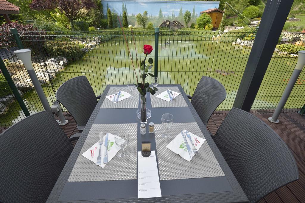 Hotel Aster Restaurant Aux Arcades Briey Exterior photo