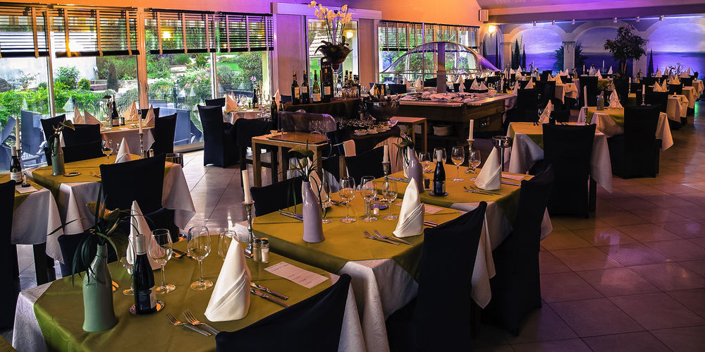 Hotel Aster Restaurant Aux Arcades Briey Exterior photo