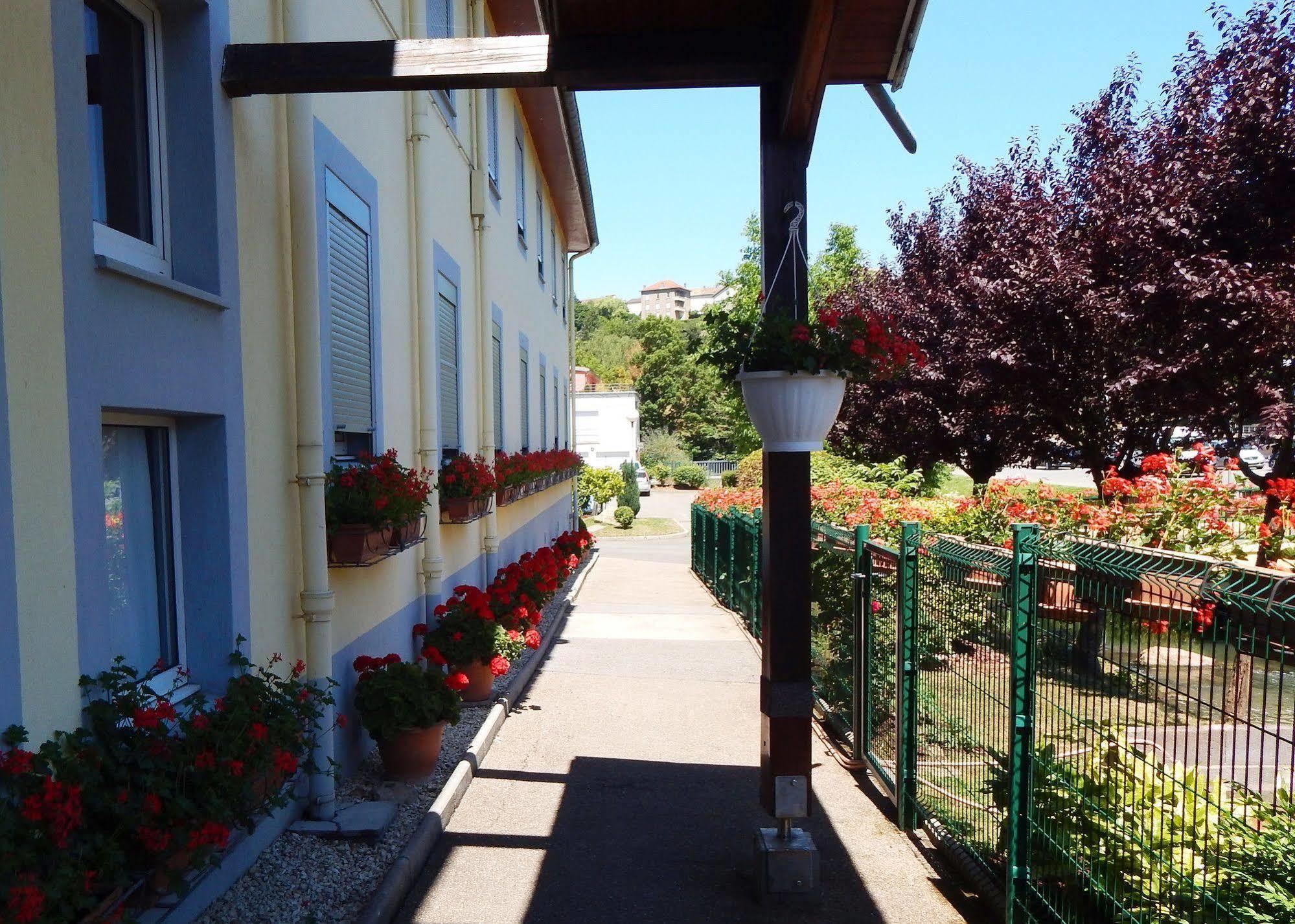 Hotel Aster Restaurant Aux Arcades Briey Exterior photo