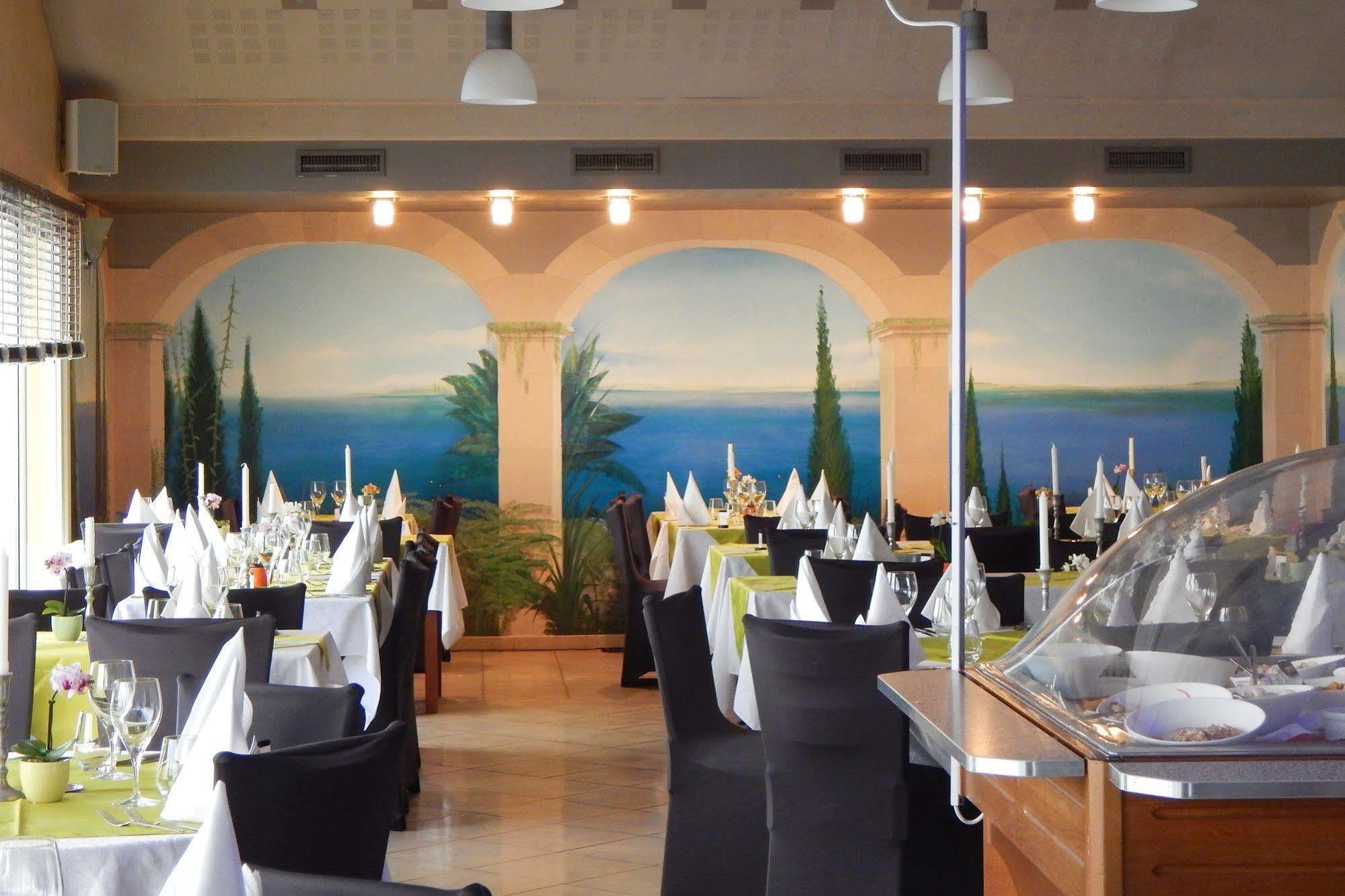 Hotel Aster Restaurant Aux Arcades Briey Exterior photo