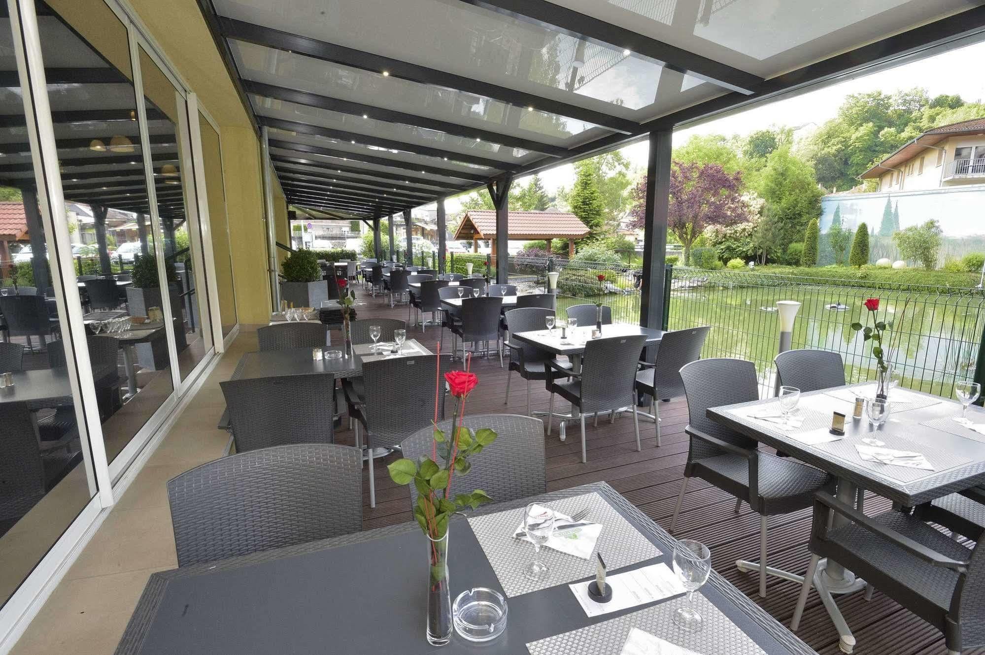 Hotel Aster Restaurant Aux Arcades Briey Exterior photo